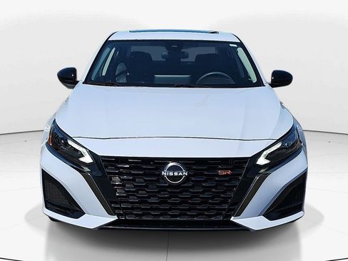 Used 2024 Nissan Altima 2.5 SR w/ SR Premium Package image 11