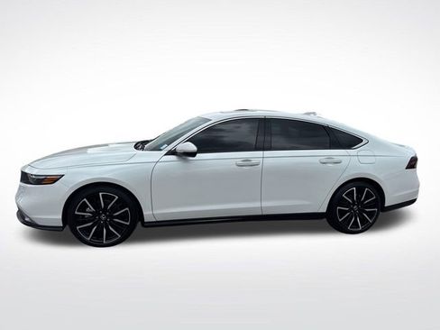 Used 2025 Honda Accord Touring image 2