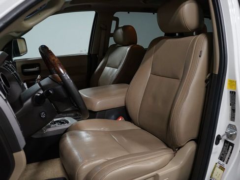 Used 2010 Toyota Sequoia Platinum RWD image 6