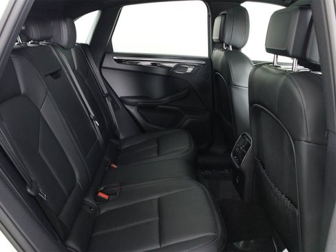 Used 2025 Porsche Macan image 32