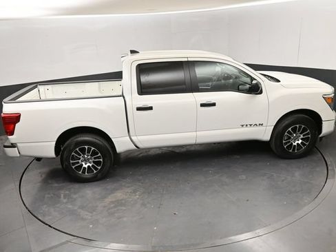 Used 2024 Nissan Titan SV AWD/4WD image 24