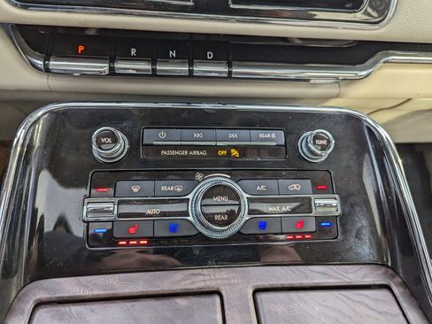 Used 2020 Lincoln Navigator L Reserve w/ Equipment Group 201A Reserve image 21