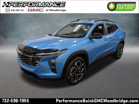 Used 2025 Chevrolet Trax RS w/ Sunroof Package FWD image 1