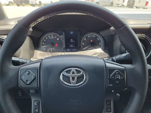 Used 2019 Toyota Tacoma TRD Sport w/ TRD Premium Sport Package AWD/4WD image 24