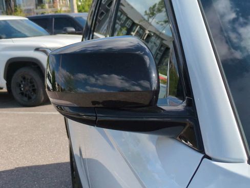 Used 2025 Jeep Grand Cherokee Altitude image 12