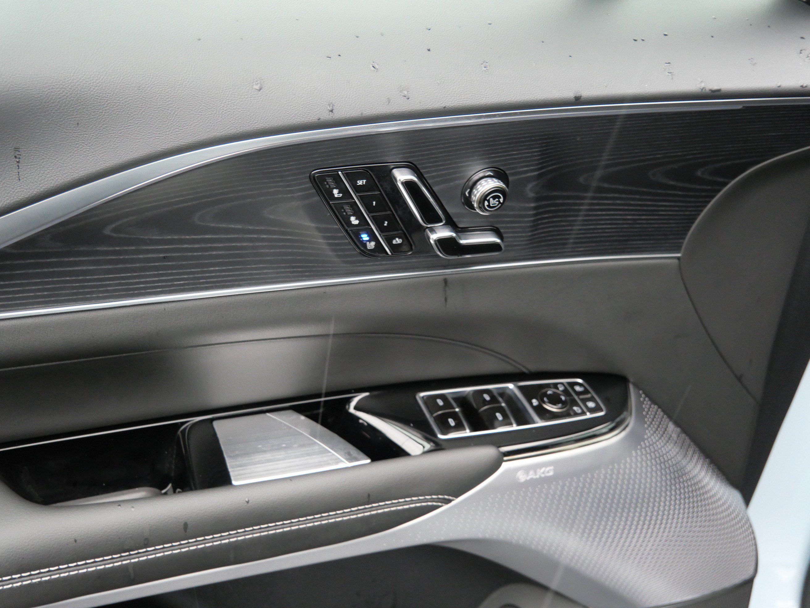 Used 2026 Cadillac Lyriq Premium Sport w/ LPO, Floor Liner Package AWD/4WD image 19