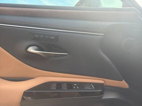 Used 2025 Lexus ES 300h w/ Premium Package FWD image 6