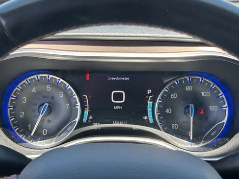 Used 2017 Chrysler Pacifica Touring-L Plus w/ Tire & Wheel Group FWD image 20