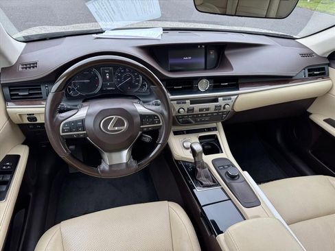 Used 2017 Lexus ES 350 w/ Premium Package FWD image 11