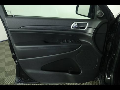 Used 2022 Jeep Grand Cherokee Laredo E w/ Security & Convenience Group AWD/4WD image 22