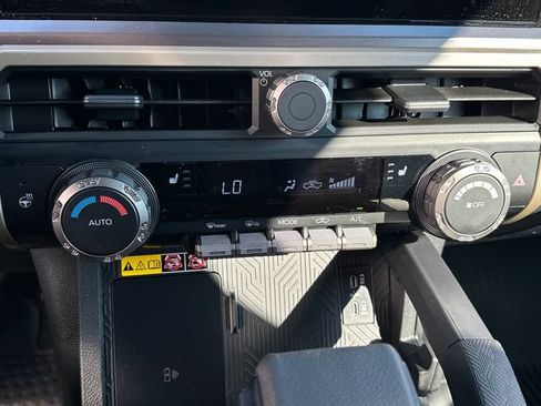 Used 2026 Toyota Tacoma TRD Off-Road w/ TRD Off Road Upgrade Package AWD/4WD image 26