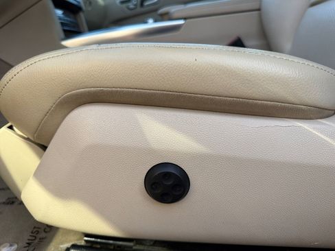 Used 2014 Mercedes-Benz E 350 4MATIC Sedan image 10