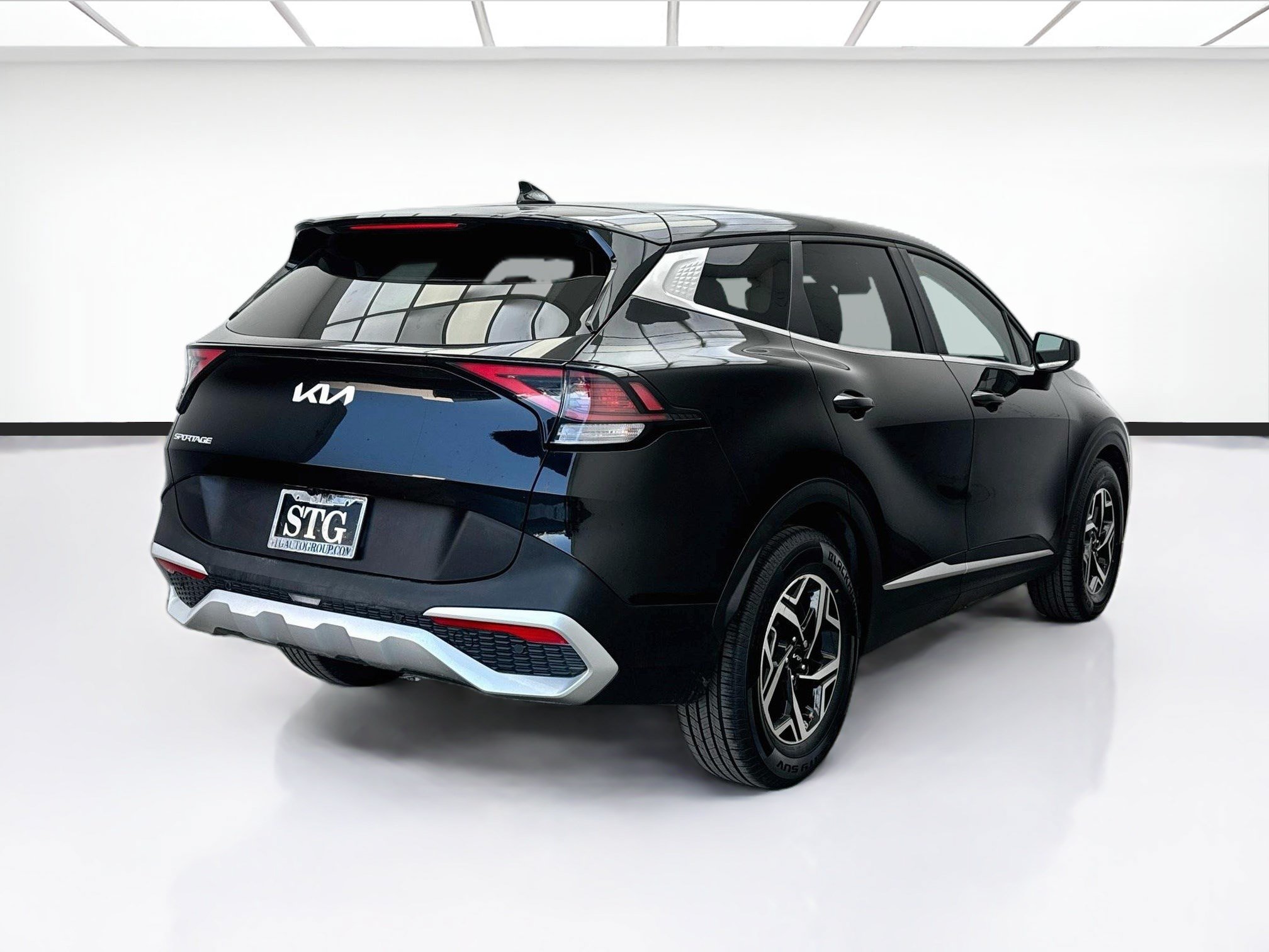 Used 2025 Kia Sportage LX FWD image 4