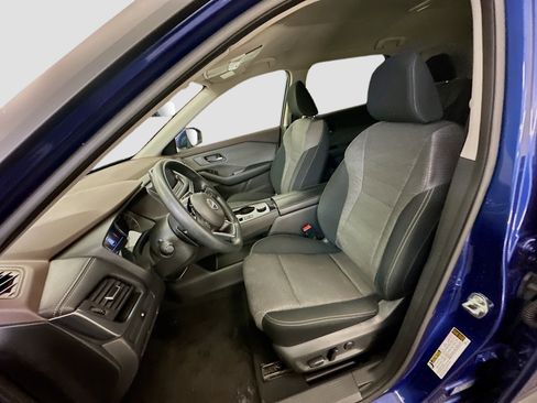 Used 2023 Nissan Rogue SV image 13