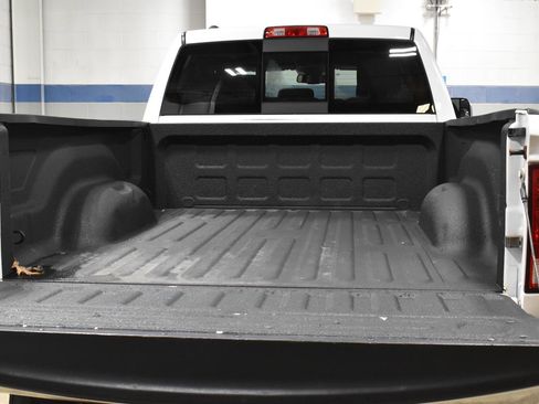 Used 2017 RAM 1500 Classic SLT image 23