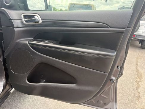 Used 2019 Jeep Grand Cherokee Altitude RWD image 22