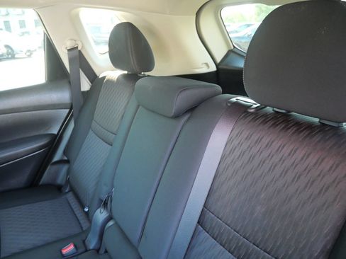 Used 2018 Nissan Rogue SV AWD/4WD image 25