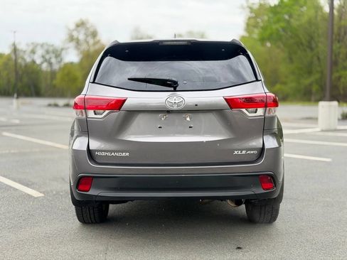 Used 2018 Toyota Highlander XLE AWD/4WD image 5