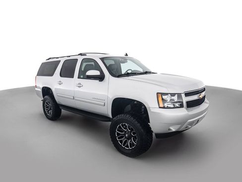 Used 2013 Chevrolet Suburban LT w/ Luxury Package AWD/4WD image 3