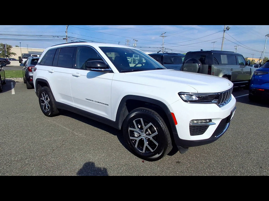 Used 2025 Jeep Grand Cherokee Limited AWD/4WD image 2