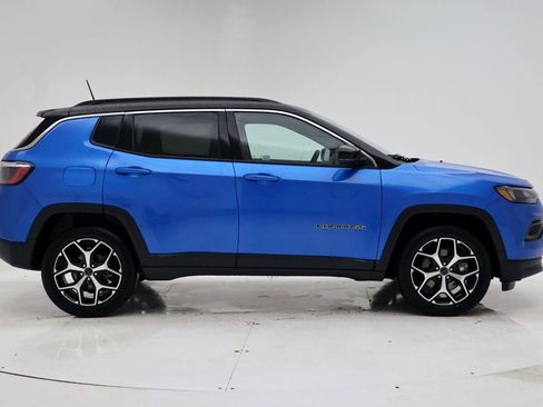 Used 2025 Jeep Compass Limited AWD/4WD image 3