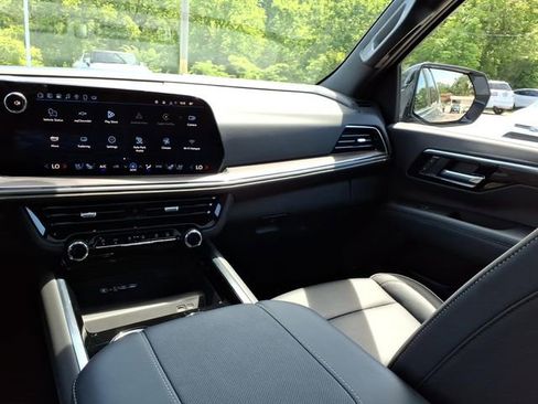Used 2025 Chevrolet Tahoe Premier AWD/4WD image 25