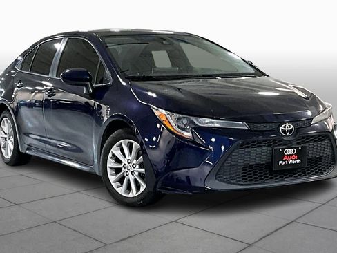 Used 2020 Toyota Corolla LE image 2