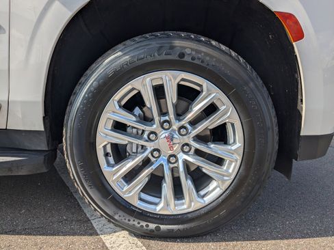 Used 2023 GMC Yukon SLT image 10