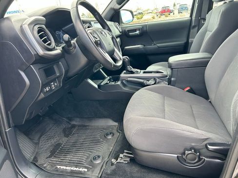 Used 2019 Toyota Tacoma TRD Off-Road image 24
