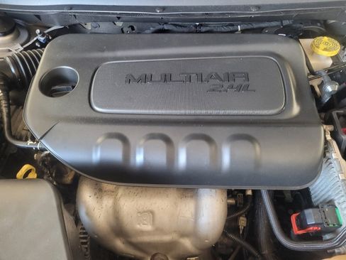Used 2019 Jeep Cherokee Latitude Plus w/ Comfort/Convenience Group AWD/4WD image 30