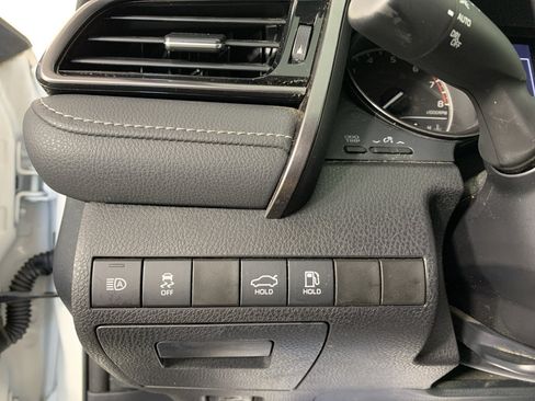 Used 2022 Toyota Camry SE w/ Convenience Package image 15