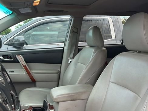 Used 2011 Toyota Highlander Limited w/ Tow Pkg image 9
