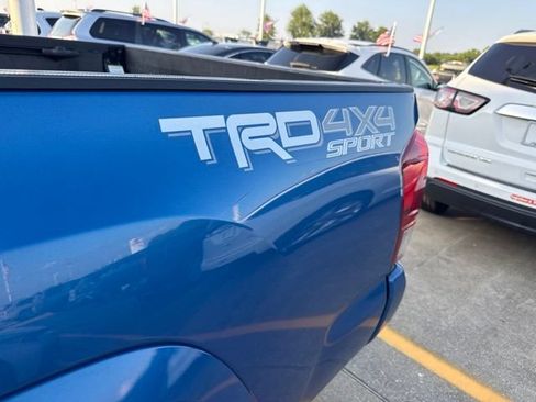 Used 2018 Toyota Tacoma TRD Sport w/ Technology Package AWD/4WD image 6