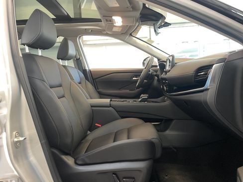 Used 2023 Nissan Rogue SL w/ SL Premium Package image 17