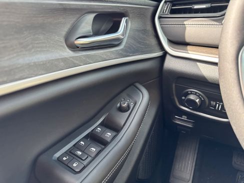 New 2026 Jeep Grand Cherokee Altitude image 23