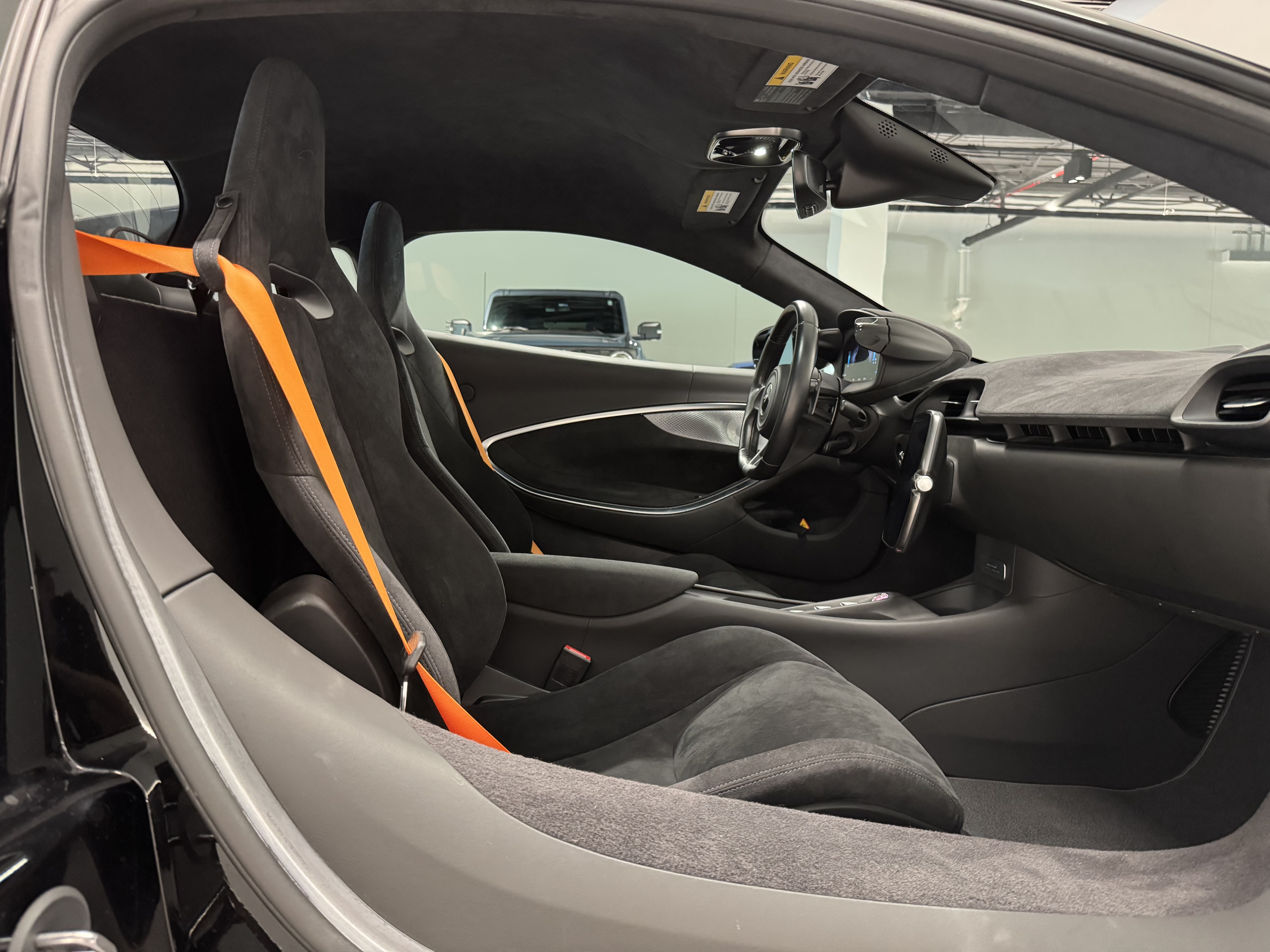 Used 2023 McLaren Artura RWD image 12