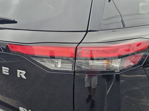 Used 2024 Nissan Pathfinder SV FWD image 9
