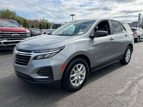 Used 2024 Chevrolet Equinox LS w/ LS Convenience Package image 4