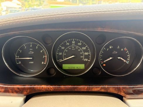 Used 2004 Jaguar XJ8 RWD image 13