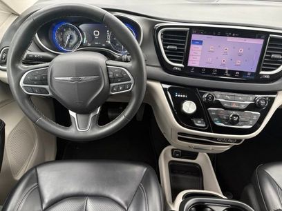 Used 2023 Chrysler Pacifica Touring-L