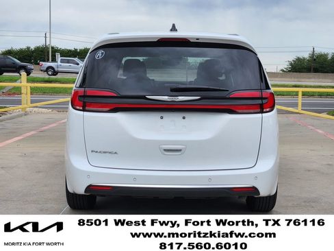 Used 2025 Chrysler Pacifica Select FWD image 5