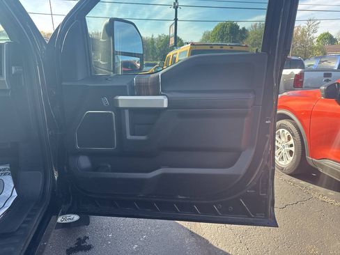 Used 2017 Ford F150 Lariat w/ Equipment Group 501A Mid AWD/4WD image 24