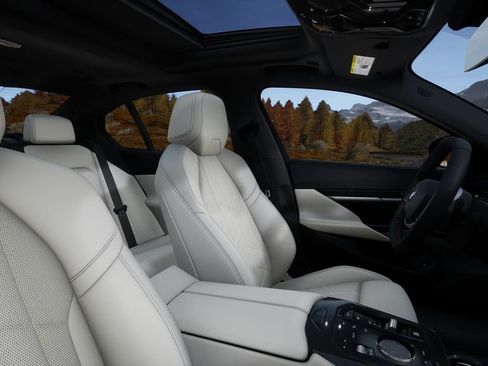 Used 2025 BMW 530i w/ Premium Package image 39