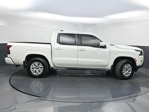 Used 2024 Nissan Frontier SV w/ SV Convenience Package AWD/4WD image 2