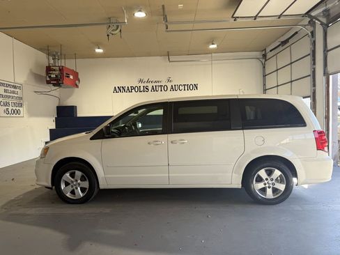 Used 2013 Dodge Grand Caravan SE image 1