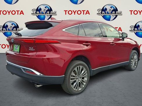 Used 2021 Toyota Venza XLE image 8