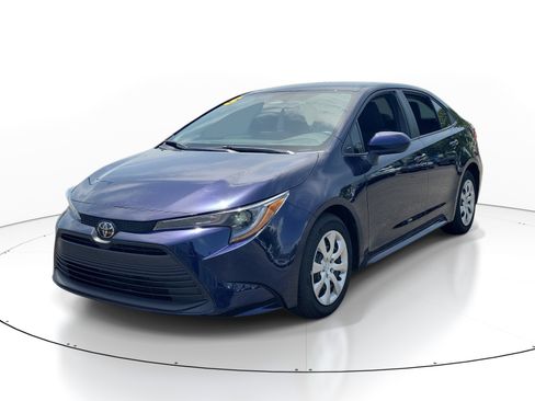 Used 2025 Toyota Corolla LE FWD image 3
