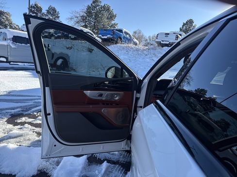 Certified 2024 Lincoln Nautilus Black Label image 10