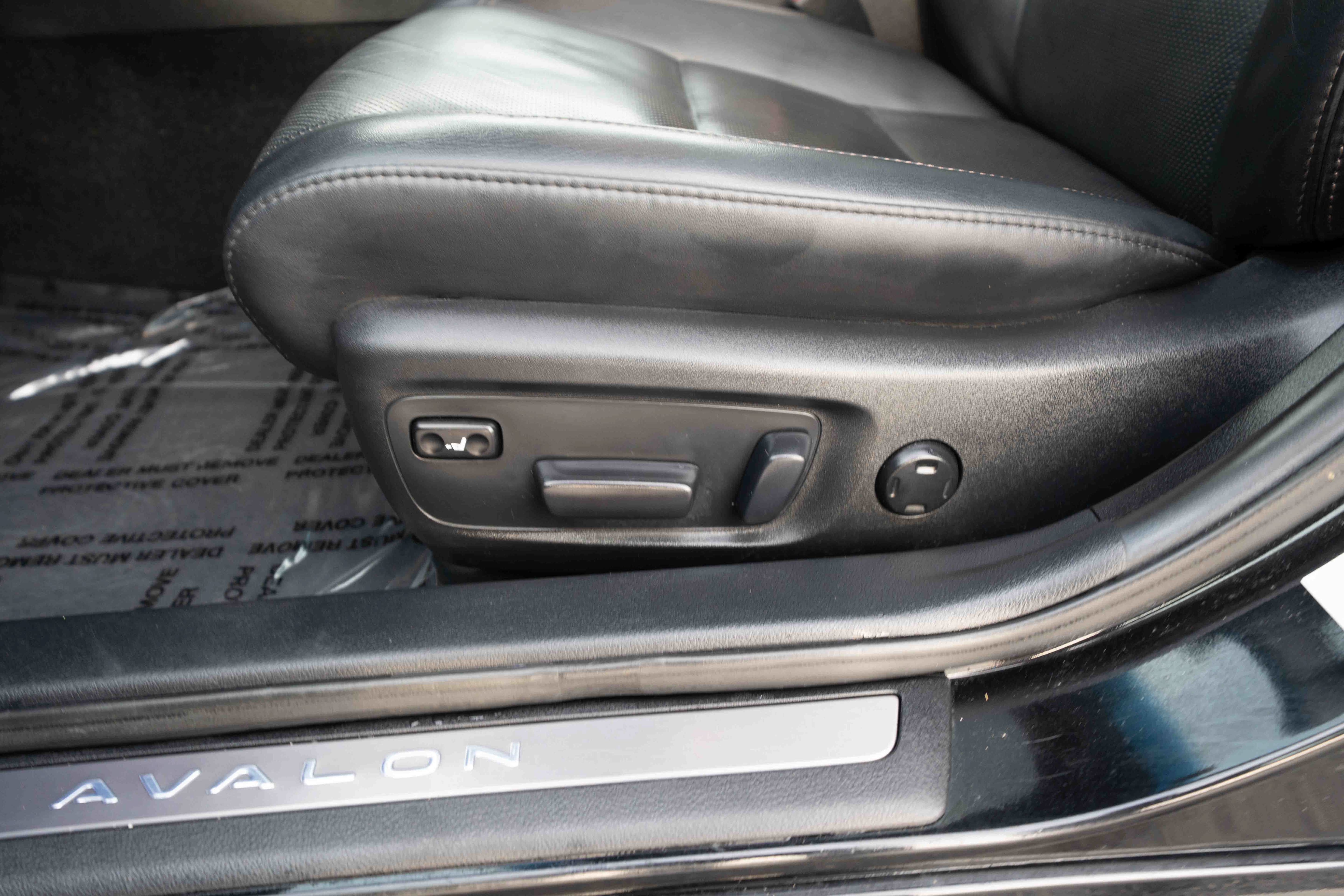 Used 2015 Toyota Avalon Limited FWD image 12