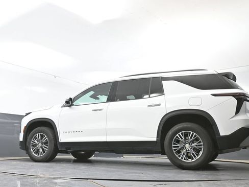 Used 2024 Chevrolet Traverse LT FWD image 55
